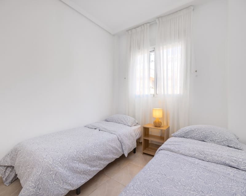 Apartamento de 2 habitaciones en Playa Flamenca en venta con piscina - 129.900 € (Ref: 9802762)