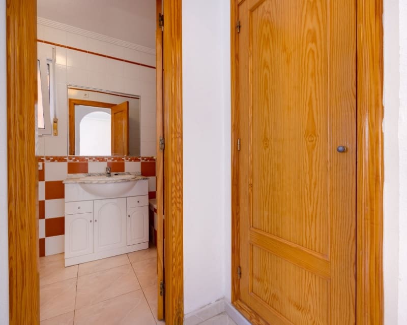 Apartamento de 2 habitaciones en Playa Flamenca en venta con piscina - 129.900 € (Ref: 9802762)