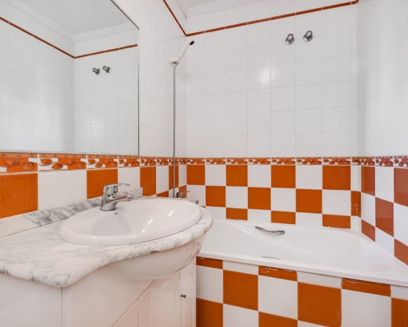 Apartamento de 2 habitaciones en Playa Flamenca en venta con piscina - 129.900 € (Ref: 9802762)