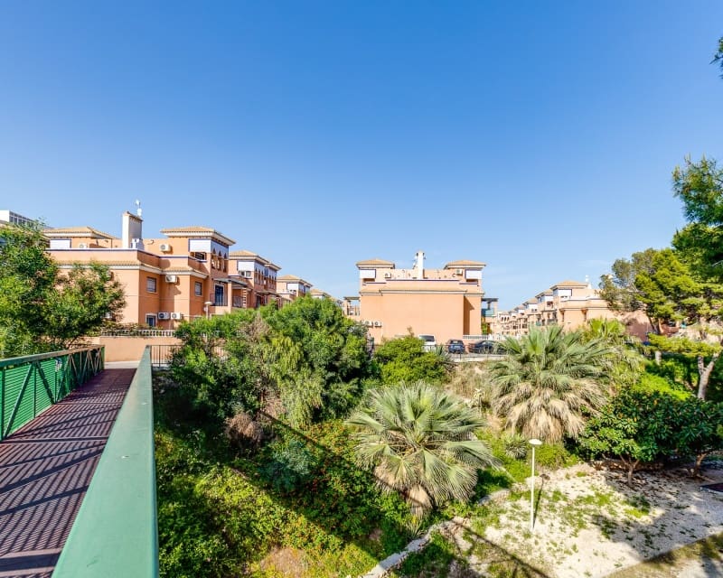 Apartamento de 2 habitaciones en Playa Flamenca en venta con piscina - 129.900 € (Ref: 9802762)