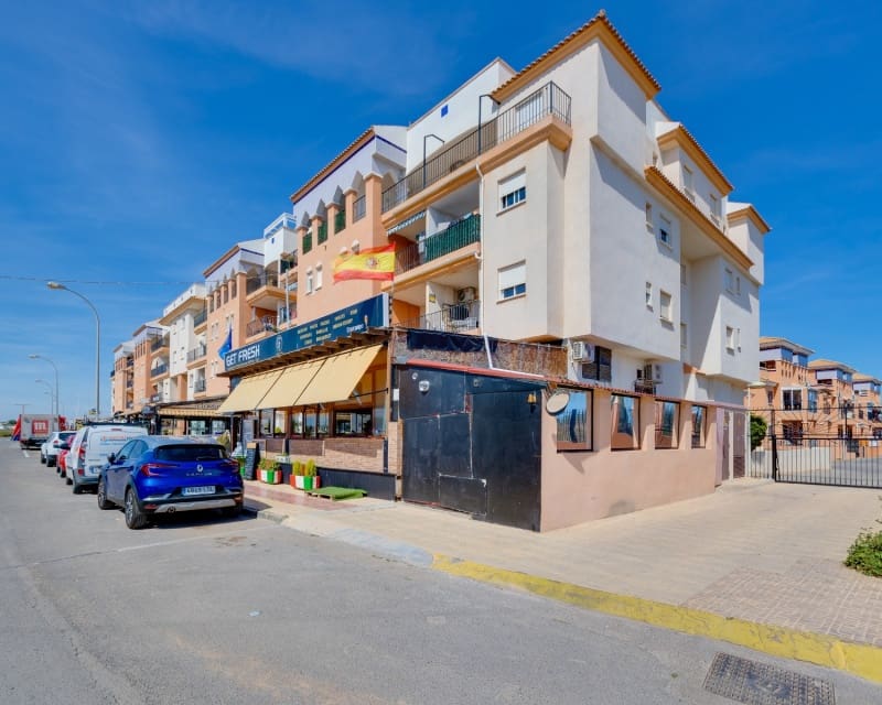 Apartamento de 2 habitaciones en Playa Flamenca en venta con piscina - 129.900 € (Ref: 9802762)