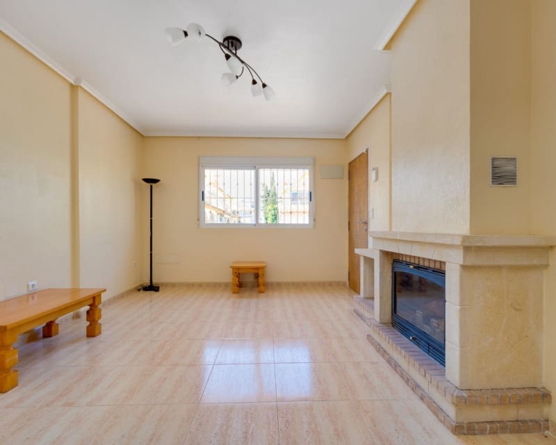 3 makuuhuone Omakotitalo myytävänä paikassa Playa Flamenca mukana uima-altaan - 189 000 € (Ref: 9802763)