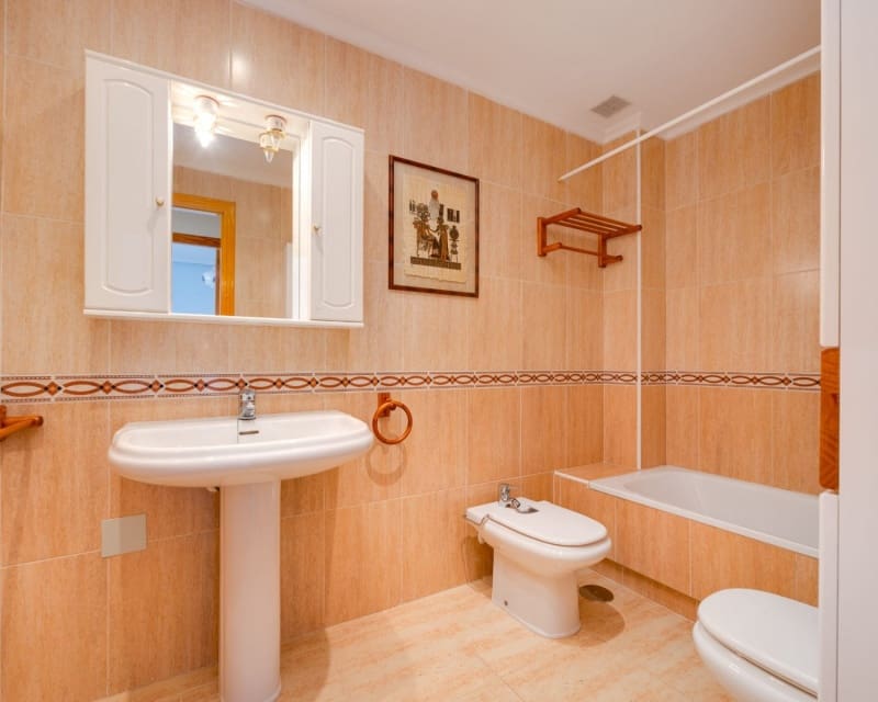 3 makuuhuone Omakotitalo myytävänä paikassa Playa Flamenca mukana uima-altaan - 189 000 € (Ref: 9802763)