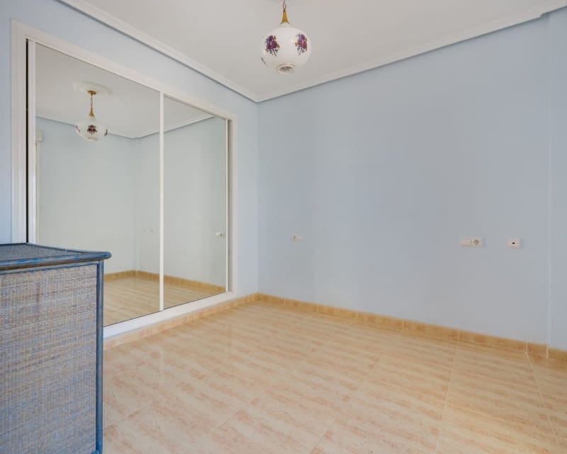 3 makuuhuone Omakotitalo myytävänä paikassa Playa Flamenca mukana uima-altaan - 189 000 € (Ref: 9802763)