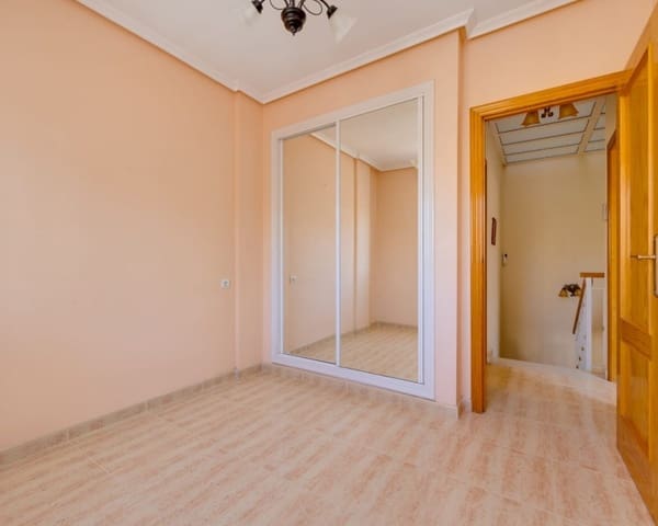 3 makuuhuone Omakotitalo myytävänä paikassa Playa Flamenca, Orihuela mukana uima-altaan - 189 000 € (Ref: 9802763)