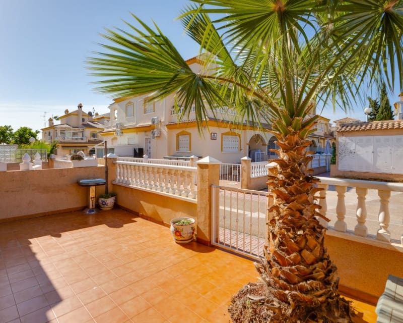 3 makuuhuone Omakotitalo myytävänä paikassa Playa Flamenca mukana uima-altaan - 189 000 € (Ref: 9802763)