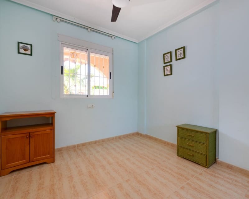 3 makuuhuone Omakotitalo myytävänä paikassa Playa Flamenca mukana uima-altaan - 189 000 € (Ref: 9802763)