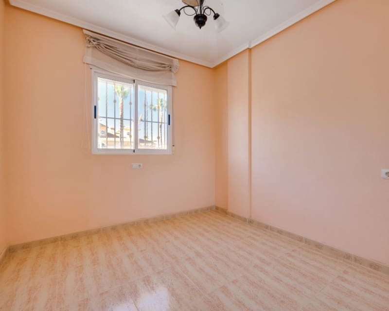 3 makuuhuone Omakotitalo myytävänä paikassa Playa Flamenca mukana uima-altaan - 189 000 € (Ref: 9802763)