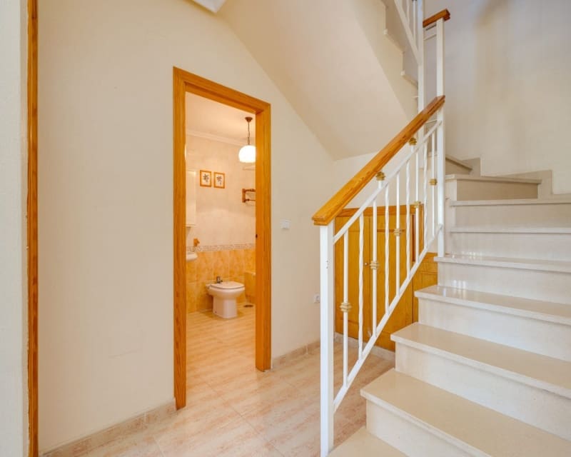 3 makuuhuone Omakotitalo myytävänä paikassa Playa Flamenca mukana uima-altaan - 189 000 € (Ref: 9802763)