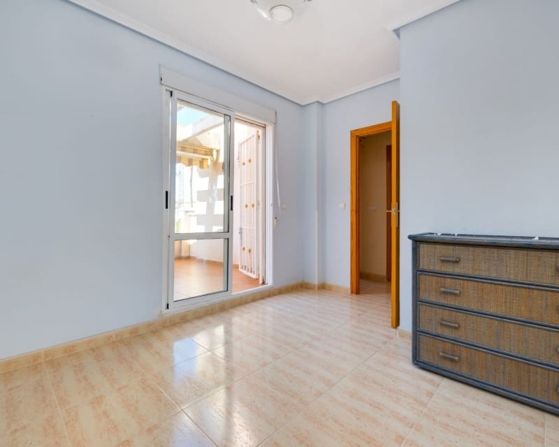 3 makuuhuone Omakotitalo myytävänä paikassa Playa Flamenca mukana uima-altaan - 189 000 € (Ref: 9802763)