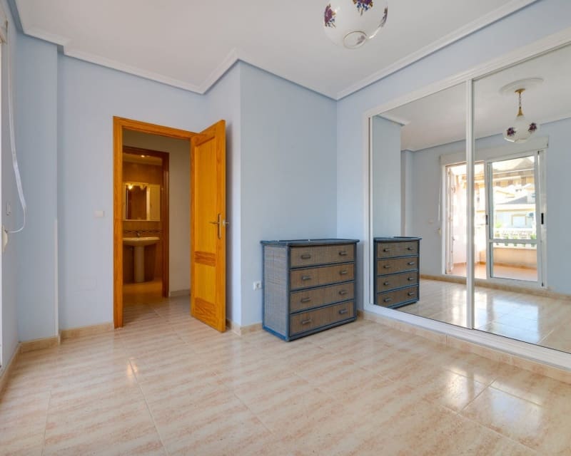 3 makuuhuone Omakotitalo myytävänä paikassa Playa Flamenca mukana uima-altaan - 189 000 € (Ref: 9802763)