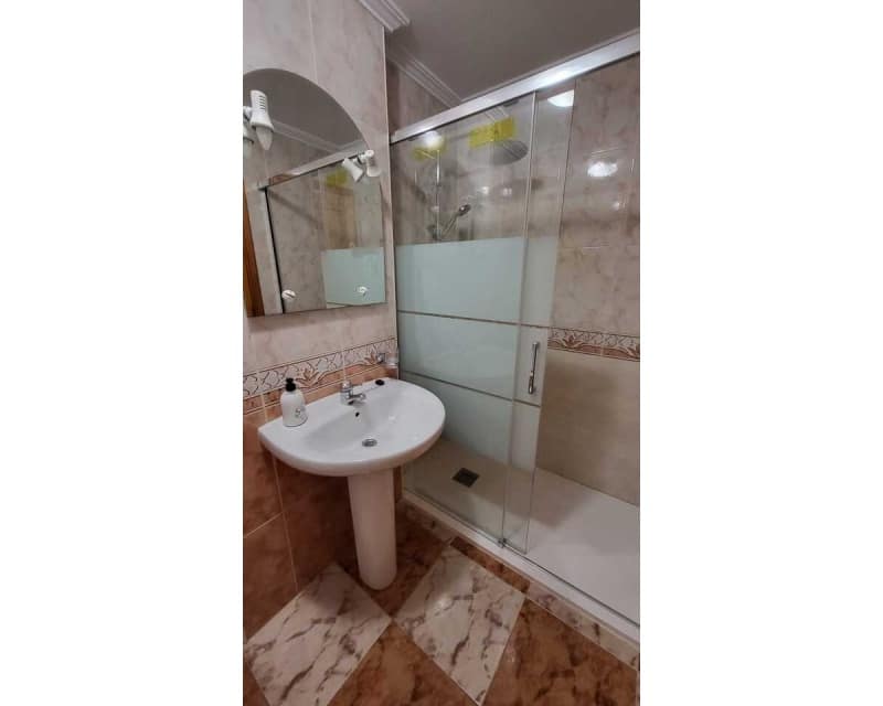 2 Zimmer Apartment zu verkaufen in Cabo Roig mit Pool - 165.000 € (Ref: 9802764)