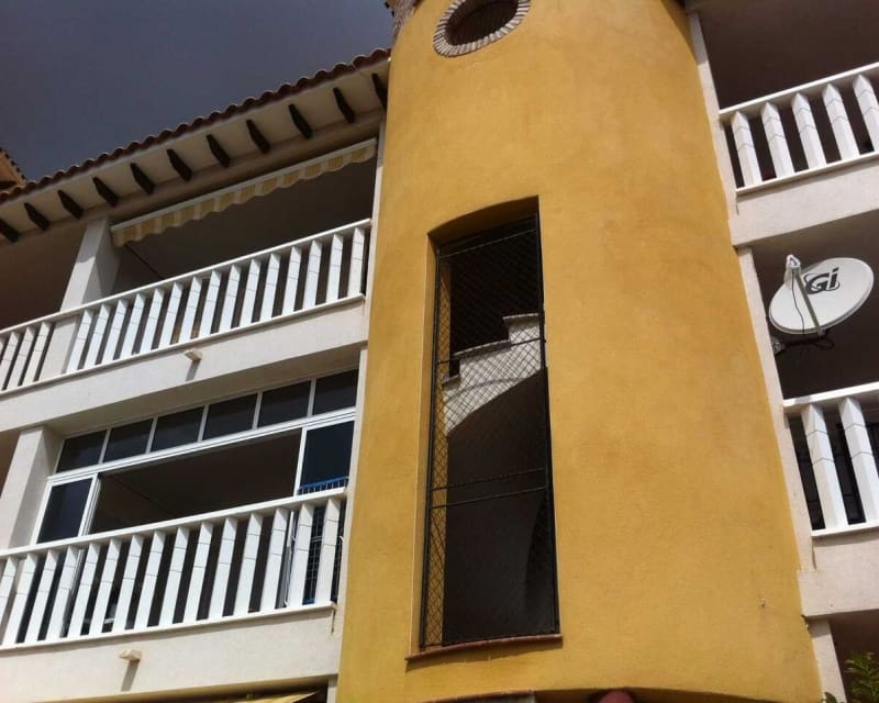 2 Zimmer Apartment zu verkaufen in Cabo Roig mit Pool - 165.000 € (Ref: 9802764)