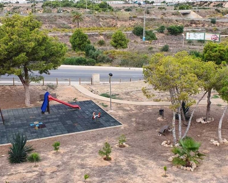 2 Zimmer Apartment zu verkaufen in Cabo Roig mit Pool - 165.000 € (Ref: 9802764)