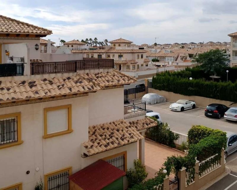 2 Zimmer Apartment zu verkaufen in Cabo Roig mit Pool - 165.000 € (Ref: 9802764)