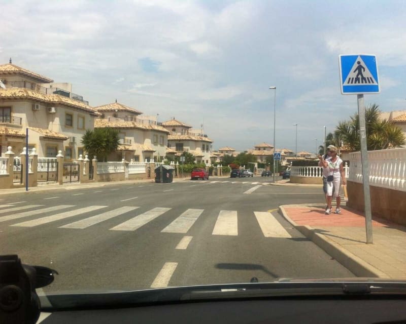 2 Zimmer Apartment zu verkaufen in Cabo Roig mit Pool - 165.000 € (Ref: 9802764)