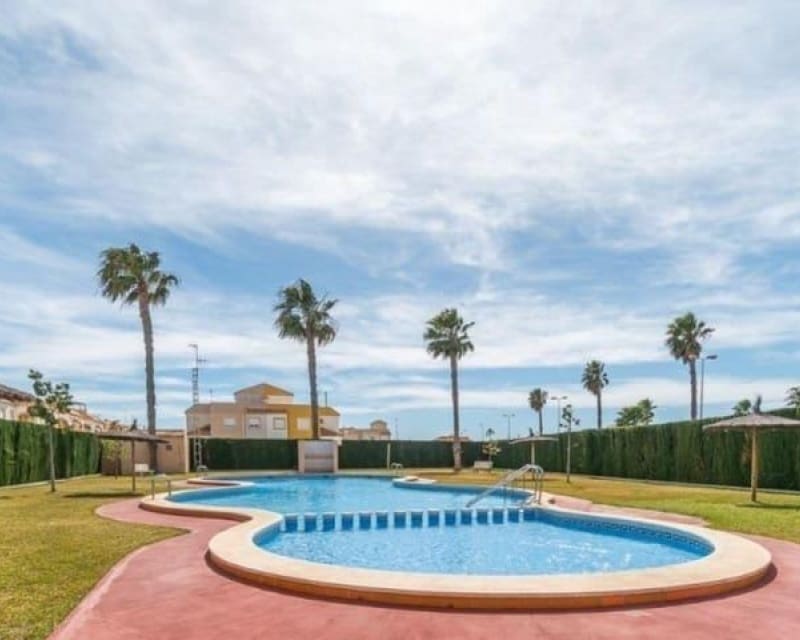 2 makuuhuone Bungalow myytävänä paikassa Torrevieja mukana uima-altaan - 168 000 € (Ref: 9802767)