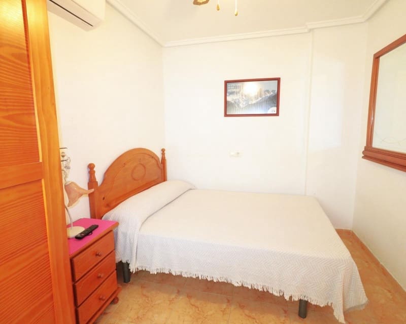 2 makuuhuone Bungalow myytävänä paikassa Torrevieja mukana uima-altaan - 168 000 € (Ref: 9802767)