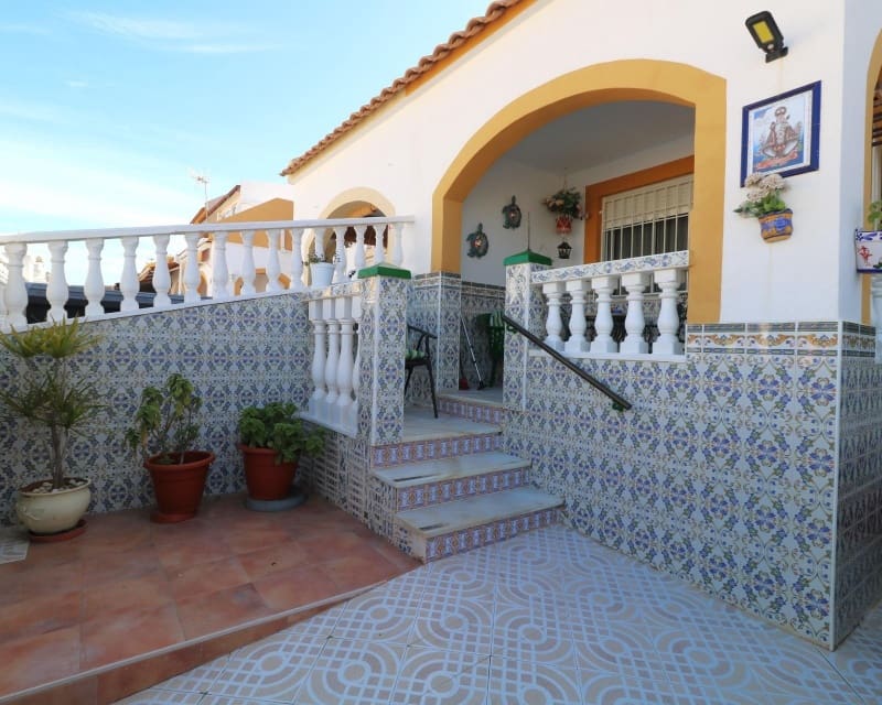 2 makuuhuone Bungalow myytävänä paikassa Torrevieja mukana uima-altaan - 168 000 € (Ref: 9802767)