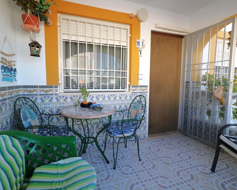 2 makuuhuone Bungalow myytävänä paikassa Torrevieja mukana uima-altaan - 168 000 € (Ref: 9802767)