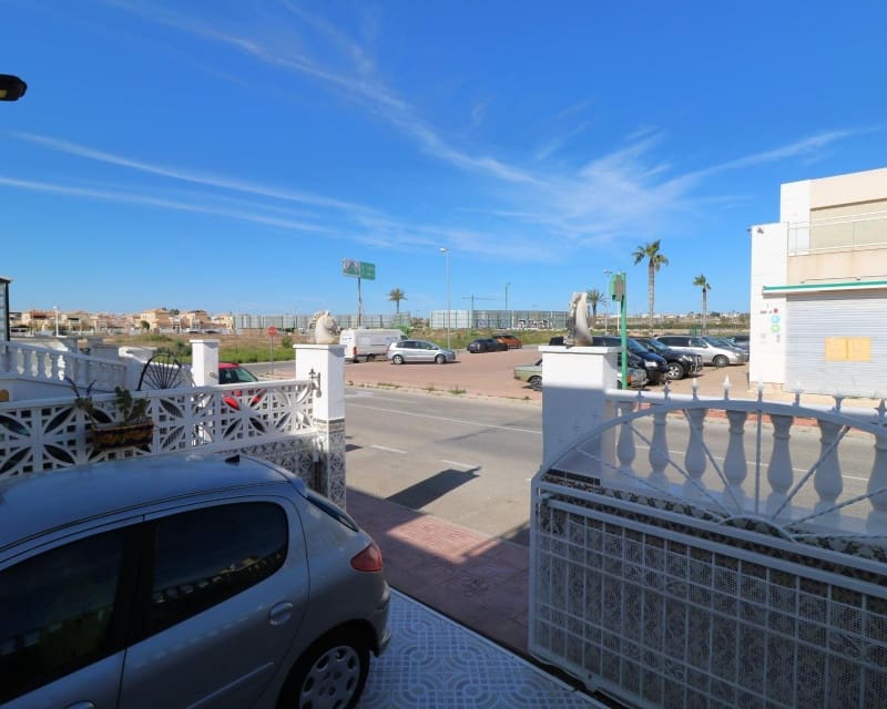 2 makuuhuone Bungalow myytävänä paikassa Torrevieja mukana uima-altaan - 168 000 € (Ref: 9802767)