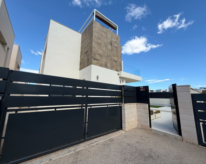 3 slaapkamer Villa te koop in Dona Pepa met zwembad - € 399.900 (Ref: 9802768)