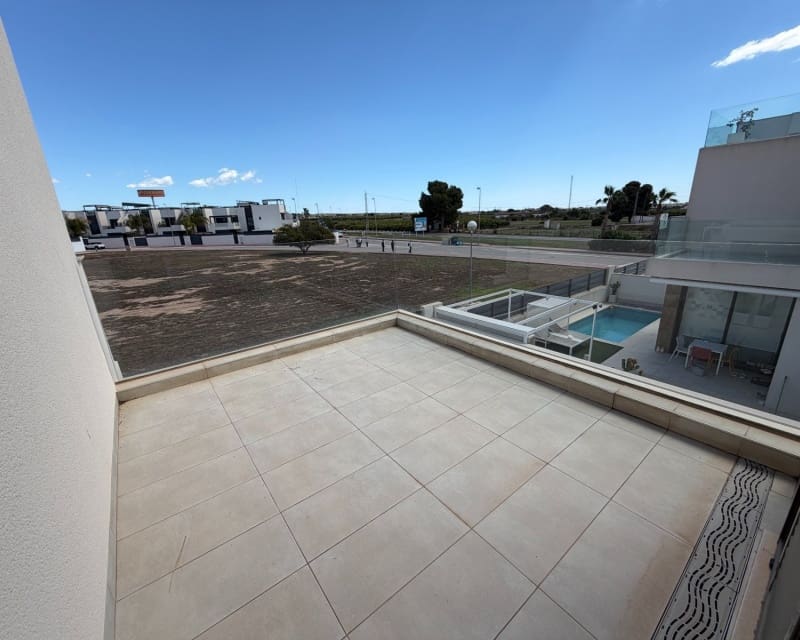 3 slaapkamer Villa te koop in Dona Pepa met zwembad - € 399.900 (Ref: 9802768)