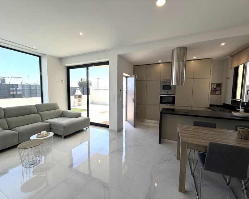 3 slaapkamer Villa te koop in Dona Pepa met zwembad - € 399.900 (Ref: 9802768)