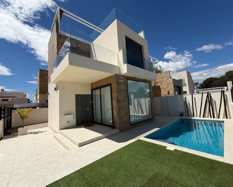 3 slaapkamer Villa te koop in Dona Pepa met zwembad - € 399.900 (Ref: 9802768)