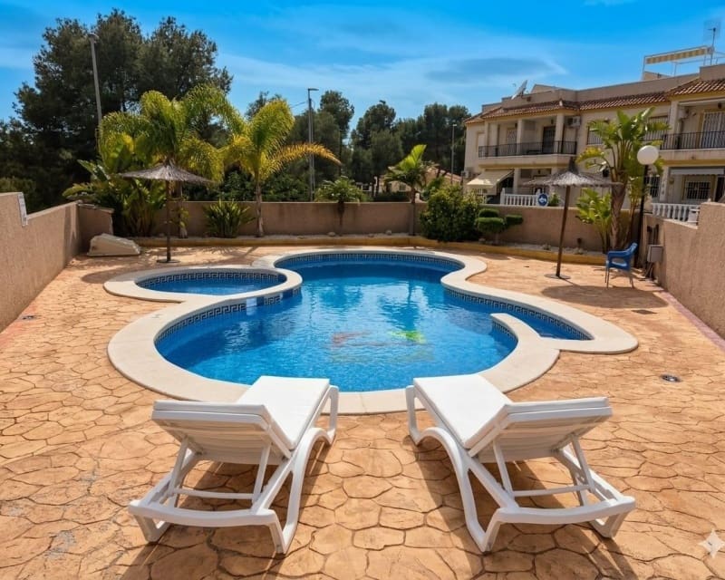 2 bedroom Townhouse for sale in Algorfa with pool - € 175,000 (Ref: 9802772)