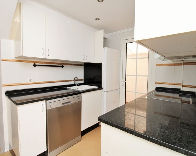 Casa de 3 habitaciones en Villamartin en venta con piscina - 229.000 € (Ref: 9802773)