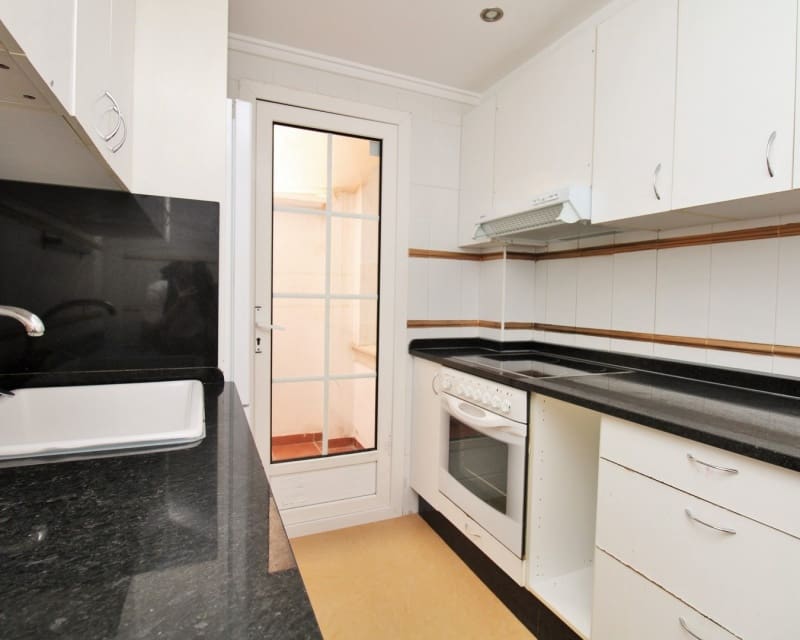 Casa de 3 habitaciones en Villamartin en venta con piscina - 229.000 € (Ref: 9802773)