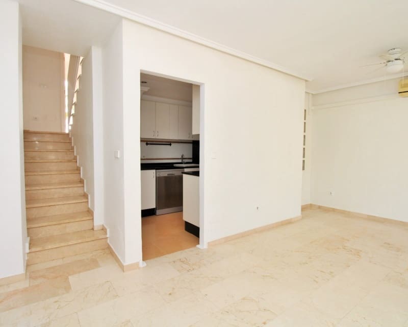 Casa de 3 habitaciones en Villamartin en venta con piscina - 229.000 € (Ref: 9802773)