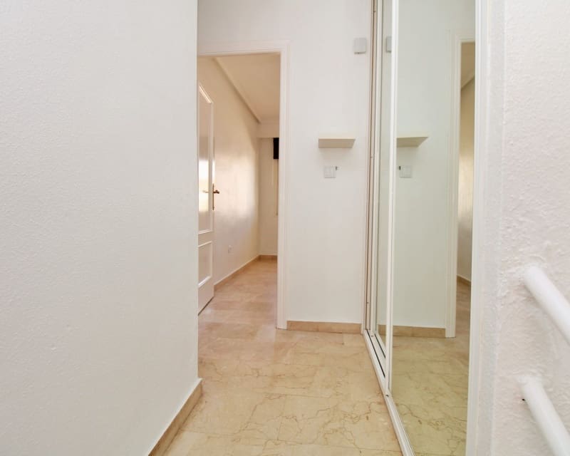 Casa de 3 habitaciones en Villamartin en venta con piscina - 229.000 € (Ref: 9802773)