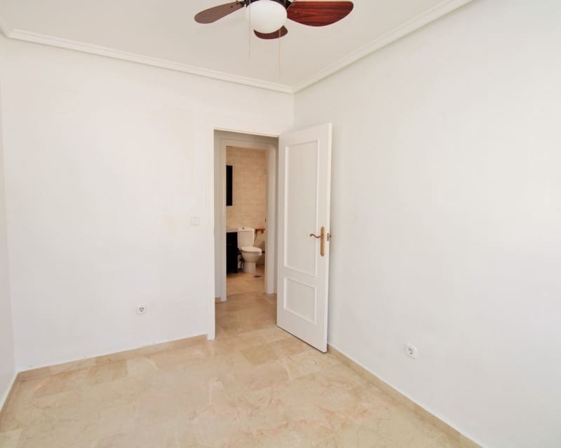 Casa de 3 habitaciones en Villamartin en venta con piscina - 229.000 € (Ref: 9802773)