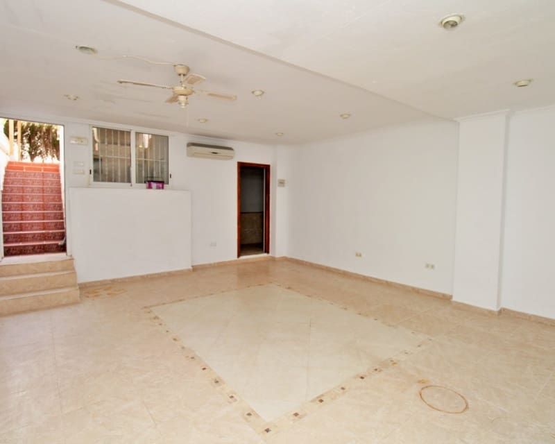 Casa de 3 habitaciones en Villamartin en venta con piscina - 229.000 € (Ref: 9802773)