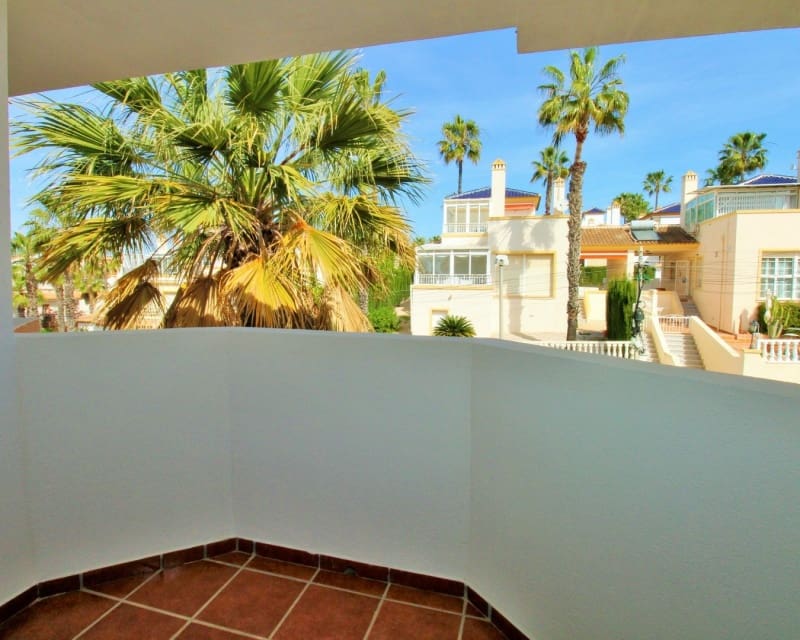 Casa de 3 habitaciones en Villamartin en venta con piscina - 229.000 € (Ref: 9802773)