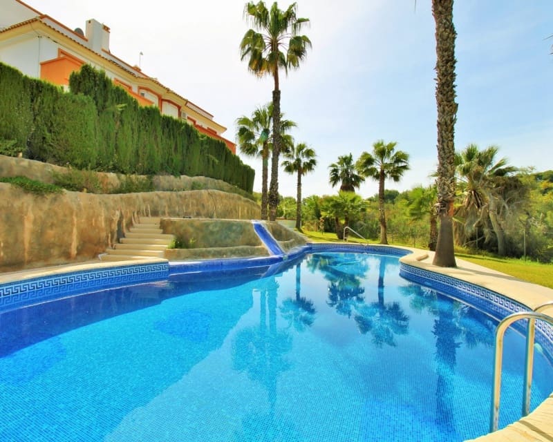 Casa de 3 habitaciones en Villamartin en venta con piscina - 229.000 € (Ref: 9802773)