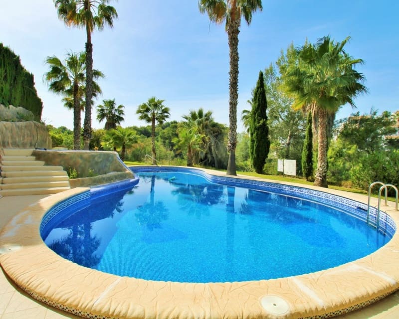 Casa de 3 habitaciones en Villamartin en venta con piscina - 229.000 € (Ref: 9802773)