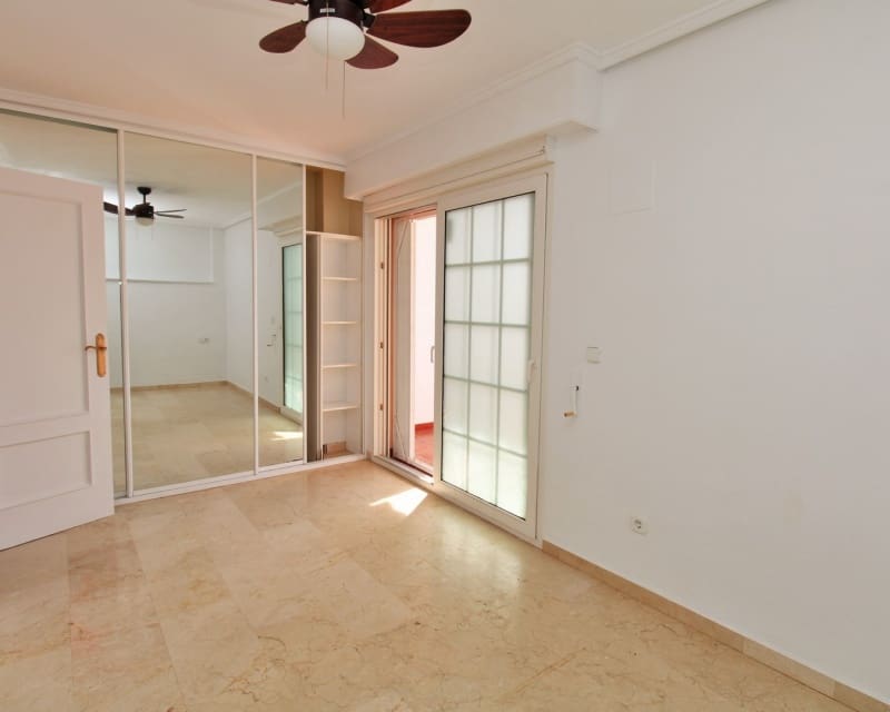 Casa de 3 habitaciones en Villamartin en venta con piscina - 229.000 € (Ref: 9802773)