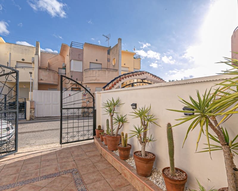 2 bedroom Townhouse for sale in La Torreta with pool - € 174,900 (Ref: 9805534)
