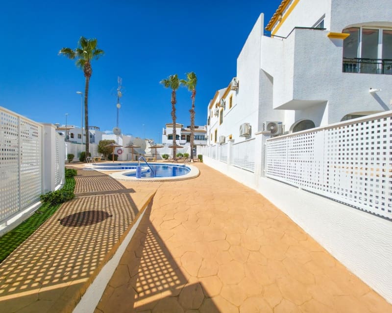 2 Zimmer Apartment zu verkaufen in Los Montesinos mit Pool - 137.500 € (Ref: 9806935)