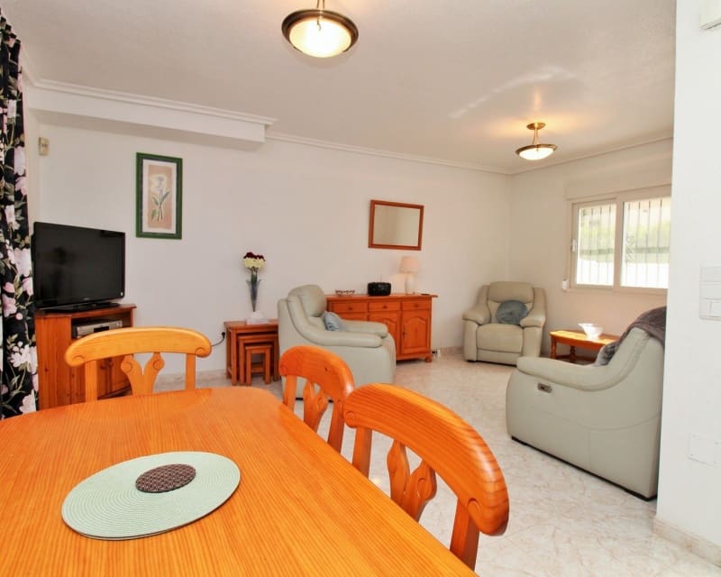 Chalet de 3 habitaciones en Playa Flamenca en venta con piscina - 249.950 € (Ref: 9806937)