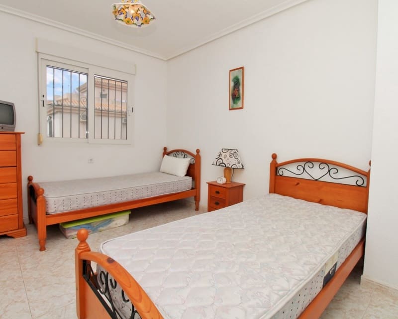 Chalet de 3 habitaciones en Playa Flamenca en venta con piscina - 249.950 € (Ref: 9806937)