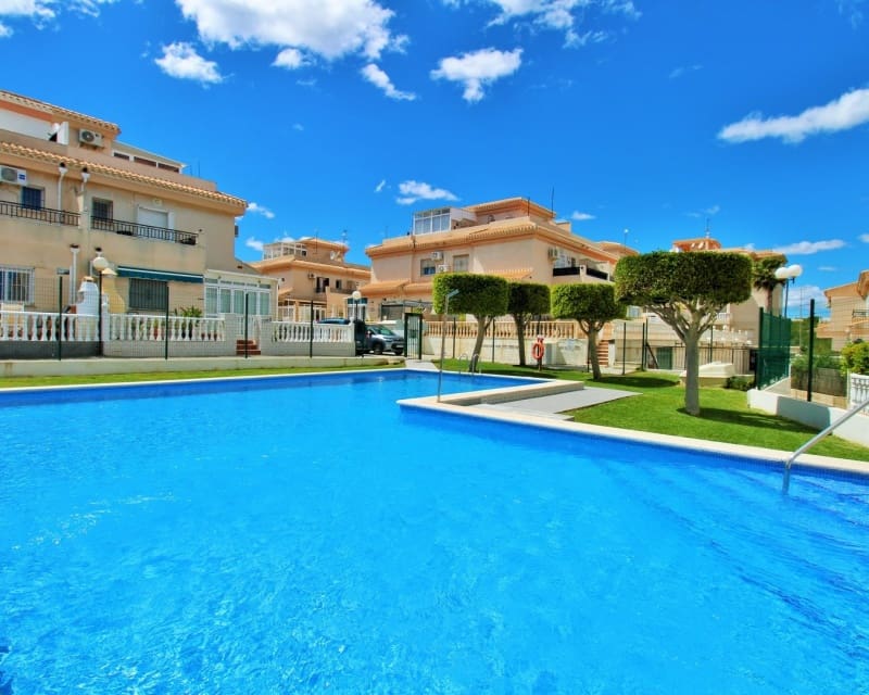 Chalet de 3 habitaciones en Playa Flamenca en venta con piscina - 249.950 € (Ref: 9806937)