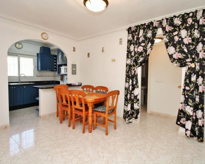 Chalet de 3 habitaciones en Playa Flamenca en venta con piscina - 249.950 € (Ref: 9806937)