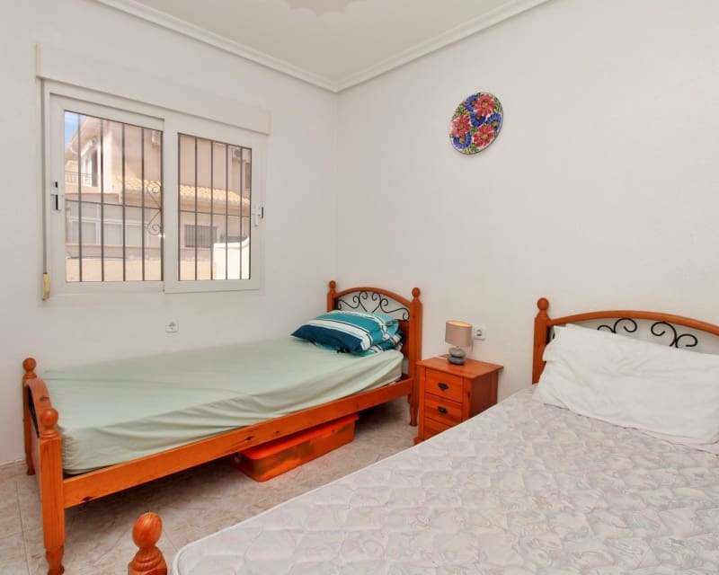 Chalet de 3 habitaciones en Playa Flamenca en venta con piscina - 249.950 € (Ref: 9806937)