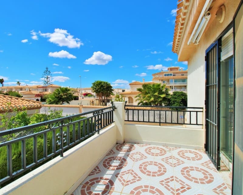 Chalet de 3 habitaciones en Playa Flamenca en venta con piscina - 249.950 € (Ref: 9806937)