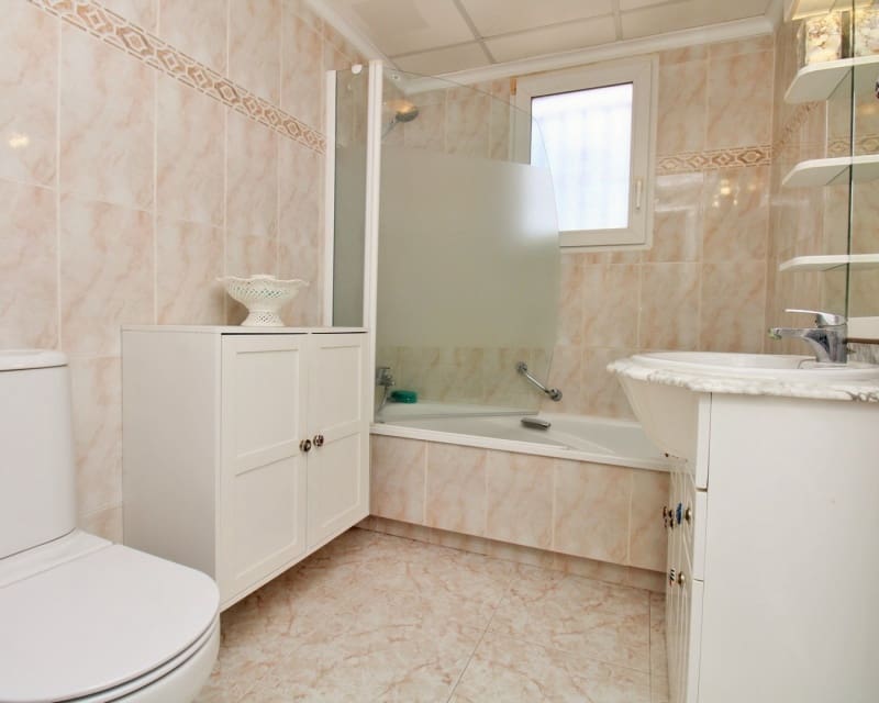 Chalet de 3 habitaciones en Playa Flamenca en venta con piscina - 249.950 € (Ref: 9806937)