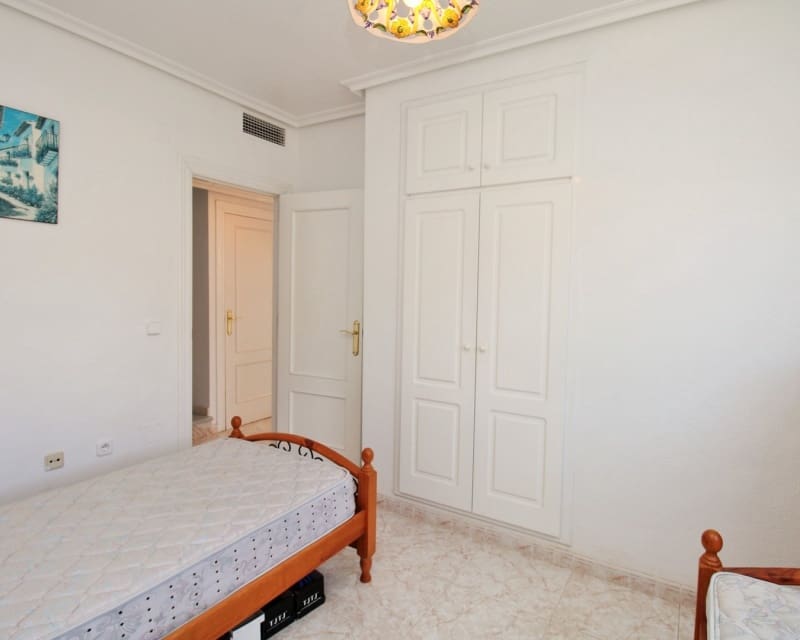 Chalet de 3 habitaciones en Playa Flamenca en venta con piscina - 249.950 € (Ref: 9806937)